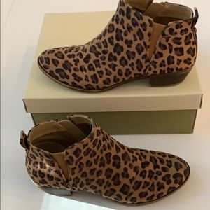Treasure & Bond leopard booties - girls sz 4